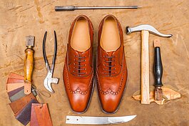 手工皮鞋。