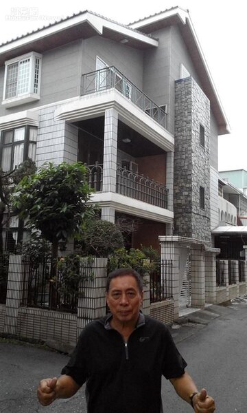 1.	昔日中華木蘭女足隊的教練陳茂全長年住在屏東的透天別墅。