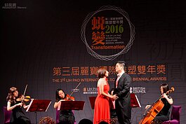 開場麗寶文化基金會由葉展毓協同幾位小提琴手聲樂開場。