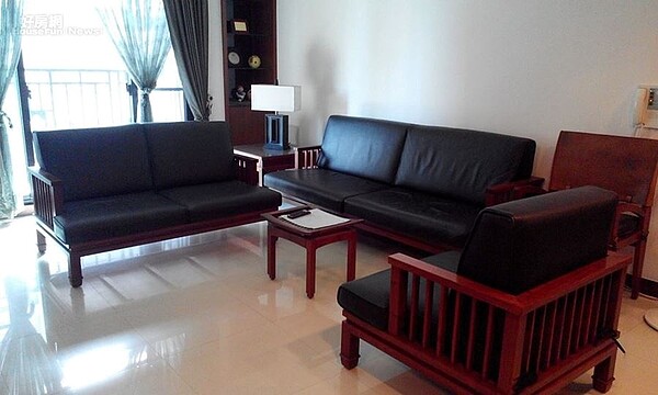 9.高雄農16特區的房子,屋裡空間約41坪大的三加一房還有兩廳。