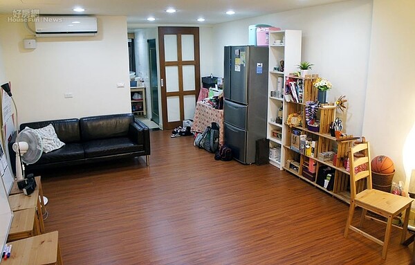 3.目前鄭佑軒租屋空間約20坪,租金大概兩萬出頭,空間風格簡單且大量留白,為的就是讓空間充滿無限可能。