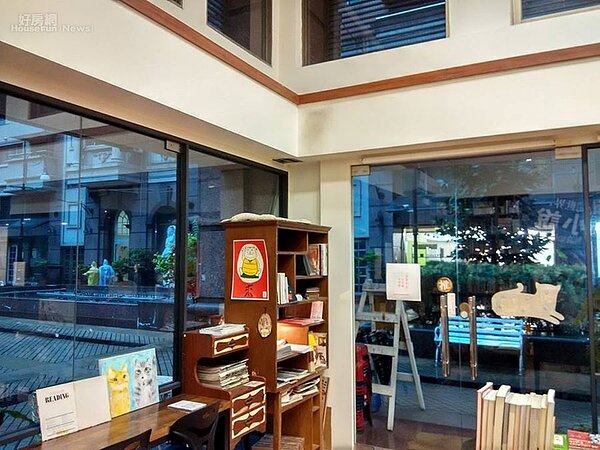 5.	曾淯潔特別喜歡從室內看出的窗景。
