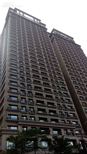 2.「國家世紀館」坐落在板橋區漢生東路、中山路口,外觀氣派。