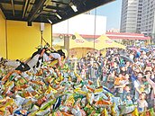 真人夾娃娃機？搶洋芋片啦！