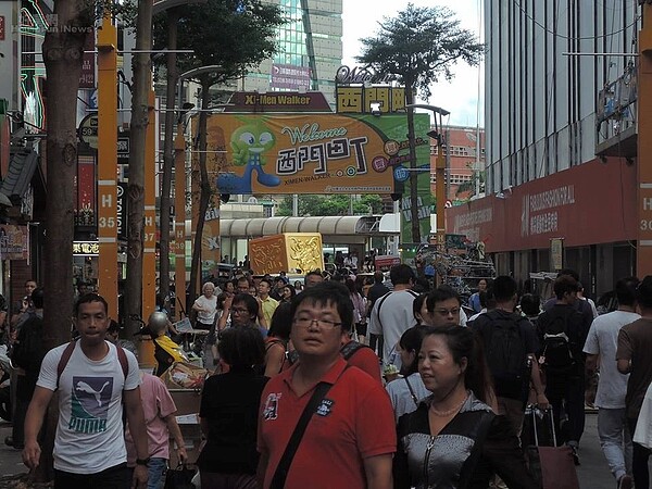 西門町商圈人潮洶湧,是陸客喜愛造訪的景點之一。(好房網News記者陳韋帆/攝影)