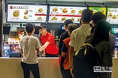 麥當勞漲價了　摩斯漢堡不跟進