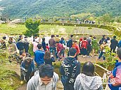 八煙聚落封村　遊客搶看最後一眼