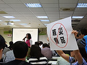 核災食品公聽會　新北桃園百人抗議