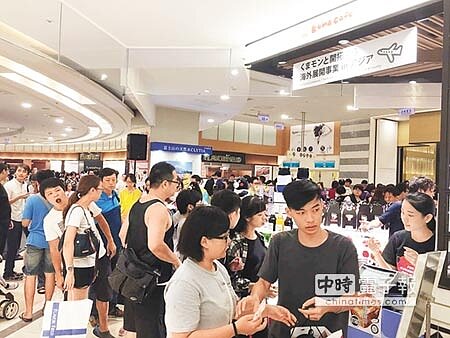 高雄百貨龍頭漢神巨蛋,今年周年慶突破20億元大關,創下開店以來最佳成績。(柯宗緯攝)