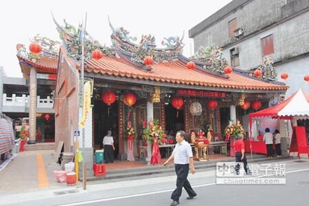 擁有190年歷史的永安宮媽祖廟，歷時10年在後方蓋新廟傳承信仰，將於17日登殿晉座啟用。（簡榮輝攝） 