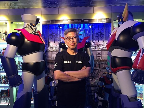 1.Allen成家立業之後，建構夢想中的玩具窩，最大希望是能跟同好交流，他的社團常常舉辦活動，認識更多的玩具人。

