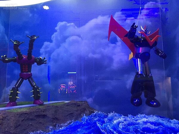 8.櫥窗內的大魔神從海底現身，連海中的漩渦都實際打造。