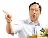 每戶逾10億想買2戶　郭董議過價