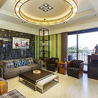 當東方藝術遇到西方色彩，七百萬雕塑新古典宅