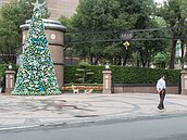 大小事都問他...　保全心酸誰人知