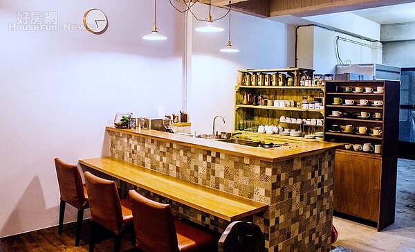 6. 自助小吧台,提供多款茶品、咖啡自由取用。