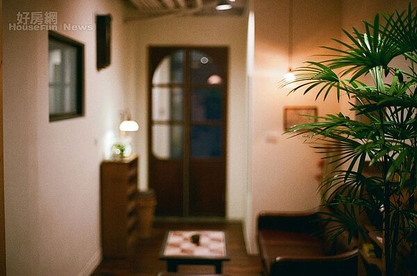 8. 溫暖的回家門扉。