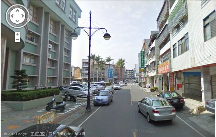 南投市路燈逾萬盞，縣府負擔太大，決議以認養方式養護路燈（圖／南投市公所前路燈／翻攝自google maps）