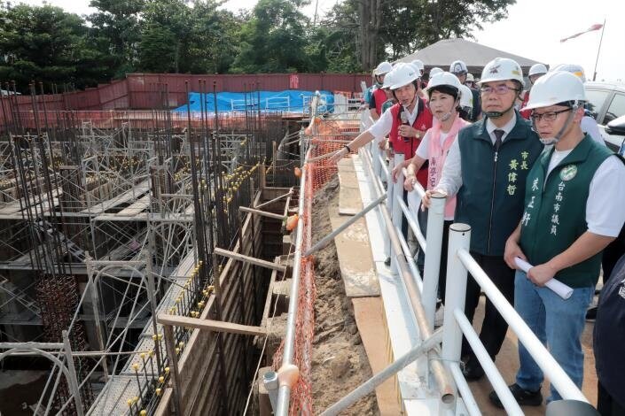 台南市長黃偉哲視察永康區正北一路FE幹線新建工程。圖／台南市政府提供