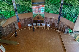 由上往下看圓環中庭的角度。