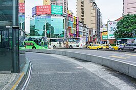 代替建成圓環美食的地方就是附近200公尺遠且大名響噹噹的「寧夏夜市」。