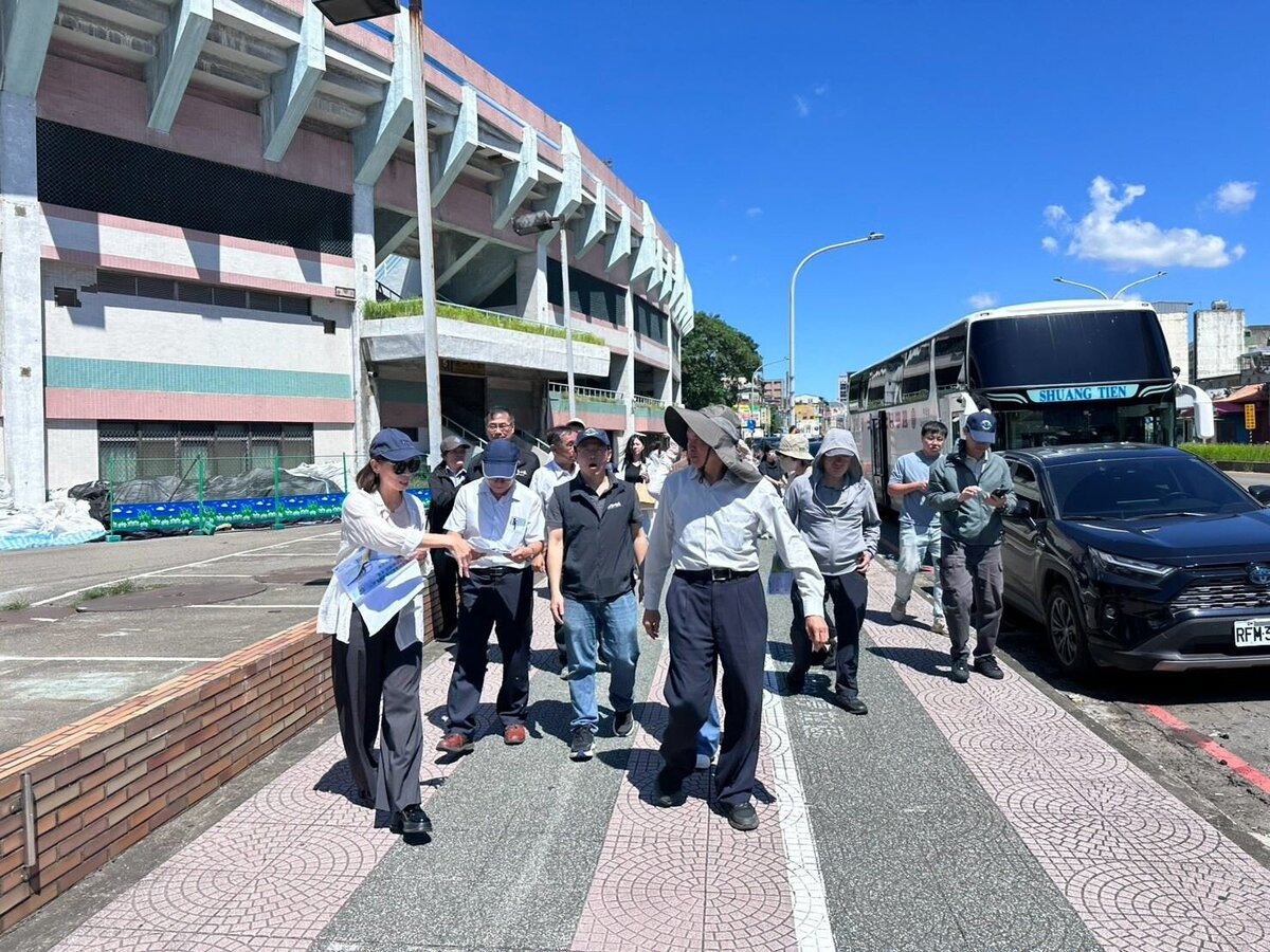 交通部踏勘捷運青線。圖/桃園市捷運工程局提供