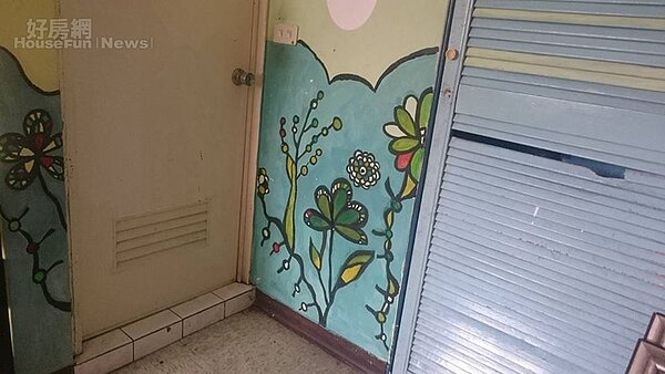 8. 即使角落也用壁畫裝飾。