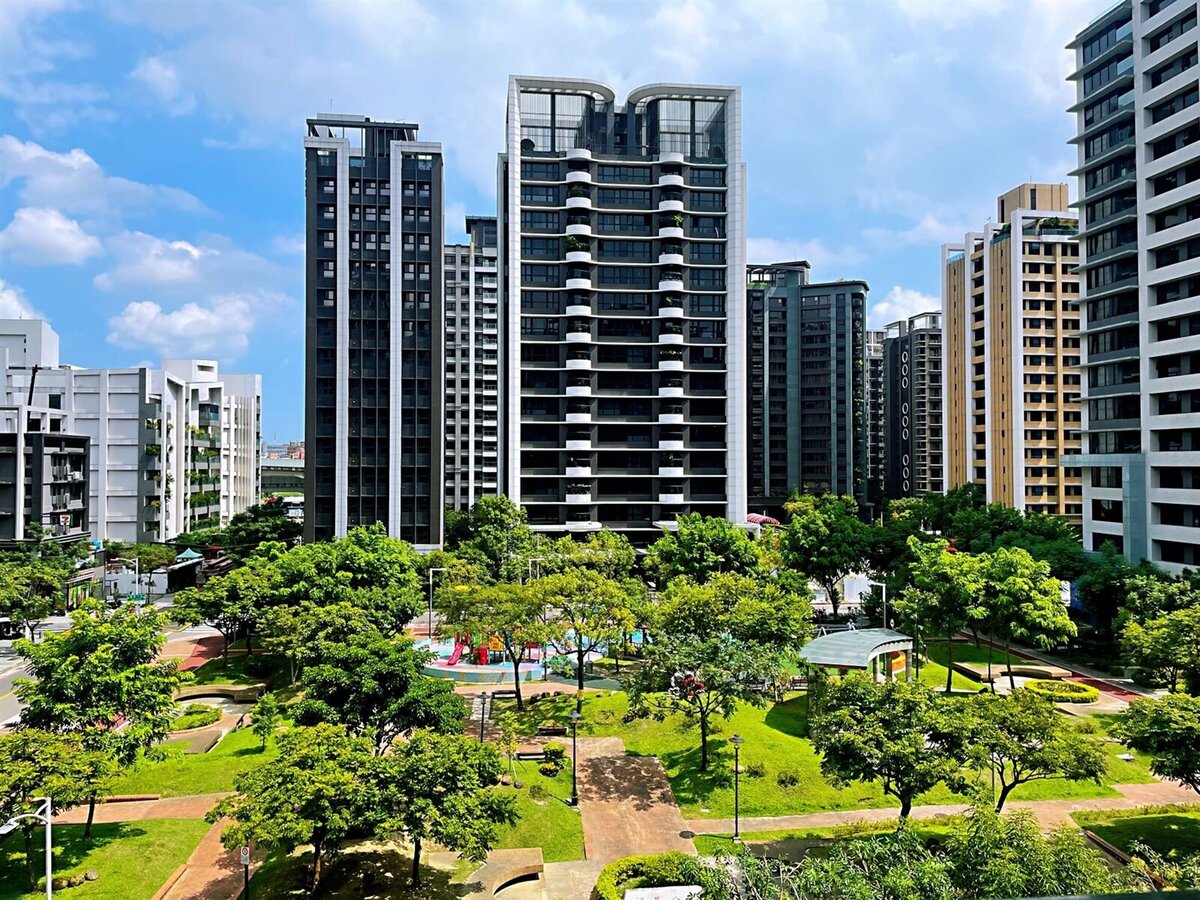 重劃區房市受到關注,永慶房產集團統計近一年新北市十大重劃區「預售屋」與「成屋」平均單價。房市示意圖/永慶房產集團提供