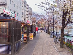 整個中洲屋台區域不大，店家約莫三十多間，想要品嘗美食要抓對時間，過早還沒開，太晚人又多。