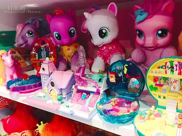 5.女孩兒最愛的美少女戰士、芭莉口袋娃娃也都能在店裡見到,有些玩具甚至是短短從小就收藏的非賣品喔!