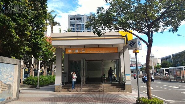 3步行到捷運中山國小站只要3分鐘。