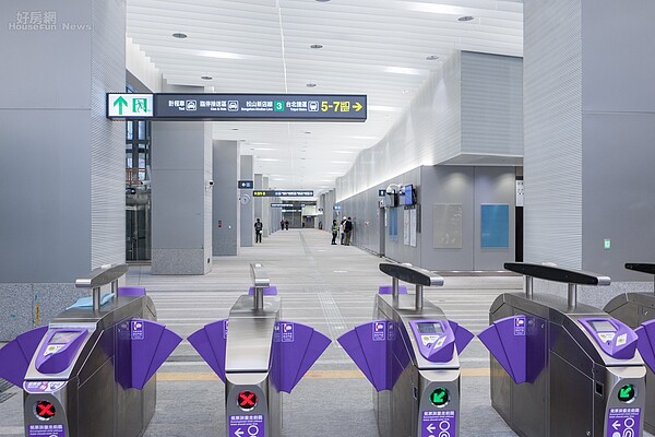機場捷運A1站閘門。（好房網News記者張聖奕／攝影）