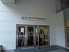 門口就可看到絡繹不絕的人潮