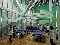 桌球室讓附近學校的學童也可以盡興遊玩