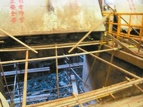 桃園南區焚化爐操作設備因火警燒毀，一度讓全桃園垃圾只能暫存掩埋場。 本報資料照片