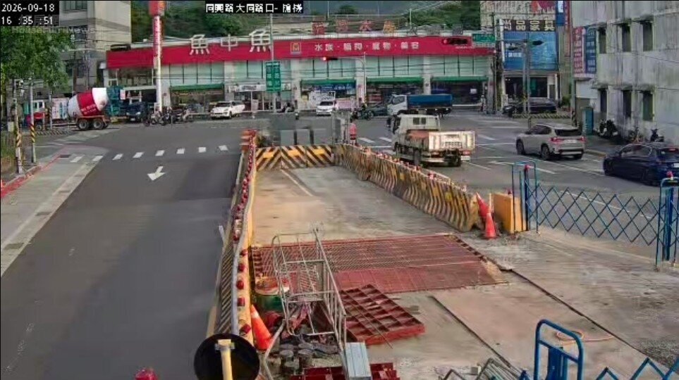 捷運汐止東湖線最新進度,同興路與大同路口。圖/新北捷運局