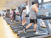 國民運動中心試營運　擠爆了