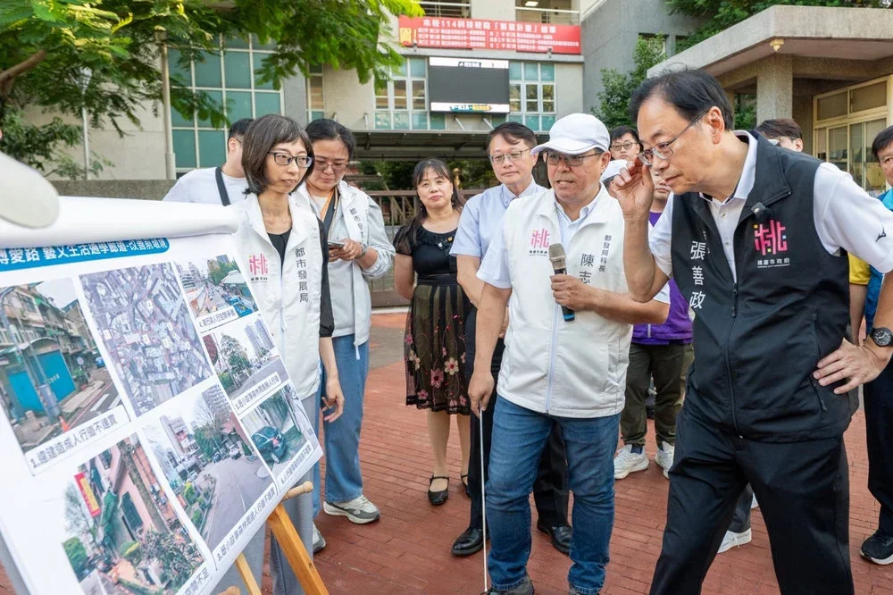 桃園市長張善政19日出席都市發展局「復興路人本環境改善計畫」及「博愛路】康樂路-藝文生活通學步道改善計畫」完工視察。圖:桃園市政府都市發展局提供