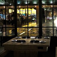 美式復古裝潢－打狗來的大份量精緻火鍋