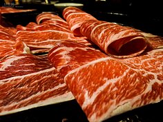 肉質比普通火鍋店好上不只一個層次，喜歡吃肉的朋友也可以來此嘗鮮