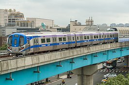 長庚醫院就在旁邊，因此該路段有隔音牆，以杜絕行駛聲音對醫院的干擾。（好房網News記者張聖奕／攝影）