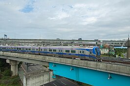 藍色塗裝的普通車。（好房網News記者張聖奕／攝影）