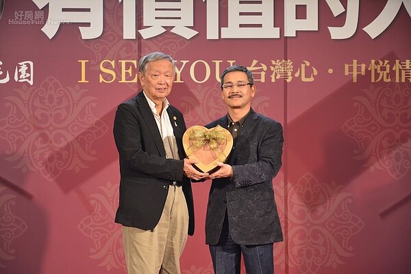 李家同出席中悅機構藝術展。(好房網News記者陳韋帆攝影)