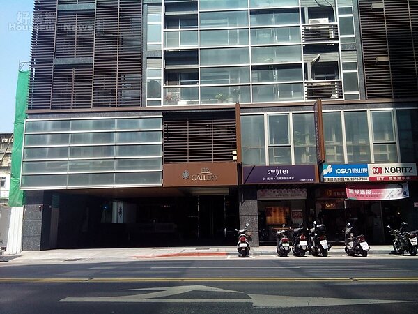 5.「阿曼Gallery」一樓有不少店面，商業氣息濃厚。
