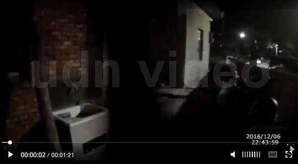 超可怕!八里古屋鬧鬼 警方冒險查看竟發現...(翻攝udn video)
