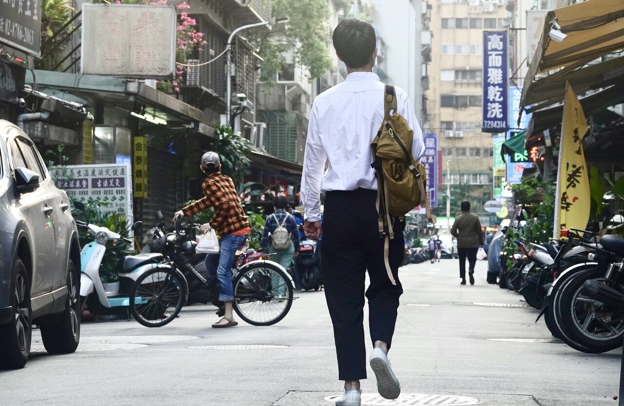台北市房價示意圖。聯合報系資料照 房價物價飆漲,政大新聞系、台大新研所畢業考上公務員,90後世代的Mica也自嘆,在台北一個月四萬多的薪水,存個20年,連買房頭期款都付不起。記者林俊良/攝影【作者:林俊良,日期:2022-04-21,數位典藏序號:20220421211716733】