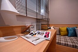 孩童房也有採光，極簡後功能性仍全部保留