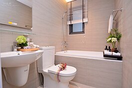 主臥也配有乾濕分離的浴室