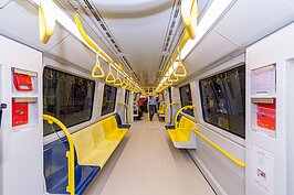 右邊僅有扶手區域為身障輪椅民眾可停放輪椅的地方，至於單車族是否可以搭乘則要看新北市政府日後的規定。