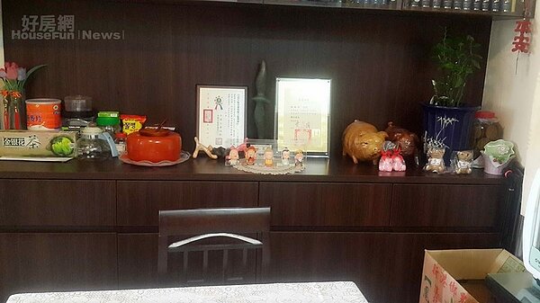 4.	隨處可見的獎牌，代表對詩壇的貢獻。
